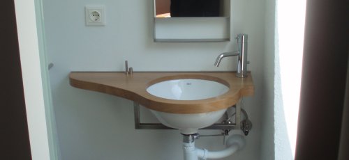 Encimera de fusta per a petit lavabo